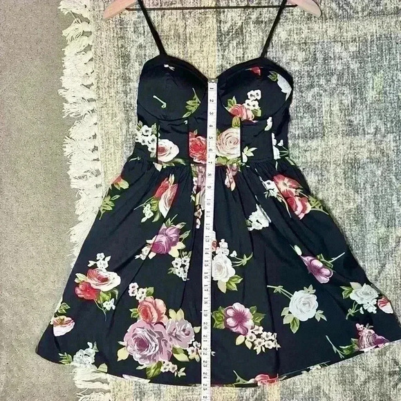 Band of Gypsies Black Floral Mini Dress with Pockets Size XS - Picture 11 of 15